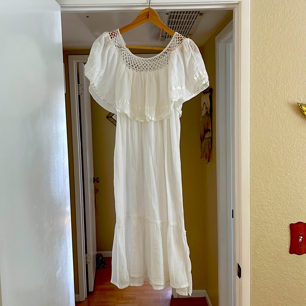 Vintage gauze butterfly sleeve knee-length dress with net neck and ribbon edge